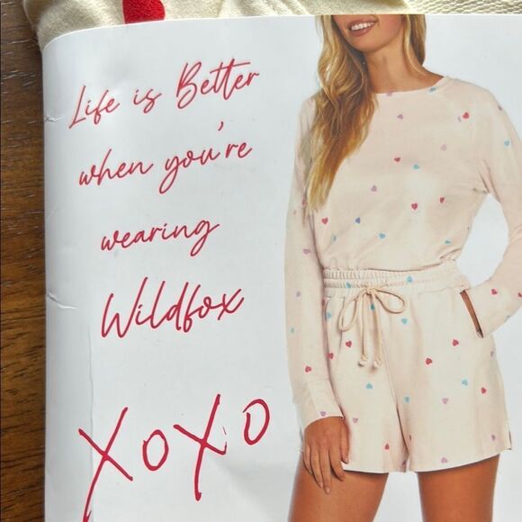 WILDFOX SWEATSHIRT & SHORT LOUNGE SET - Picture 4 of 5